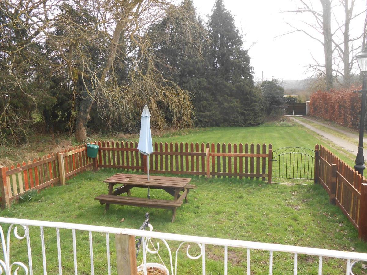 'The Cabin'. A Cosy Private & Secure Holiday Home. Padeswood Exterior foto